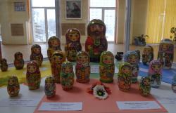 В библиотеке имени Н. Островского открыта выставка «Игрушка с русскою душой»