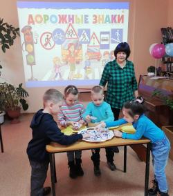 Развлечение «Путешествие в страну Светофорию»